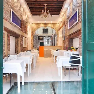 Al Mascaron Ridente 3*, Venice Italy